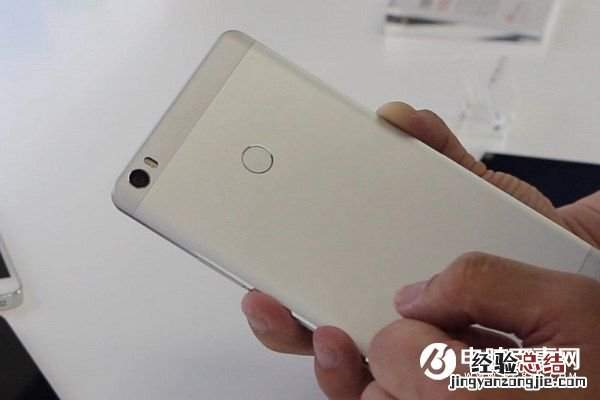 小米Max后盖怎么打开?小米Max拆卸后盖换电池教程