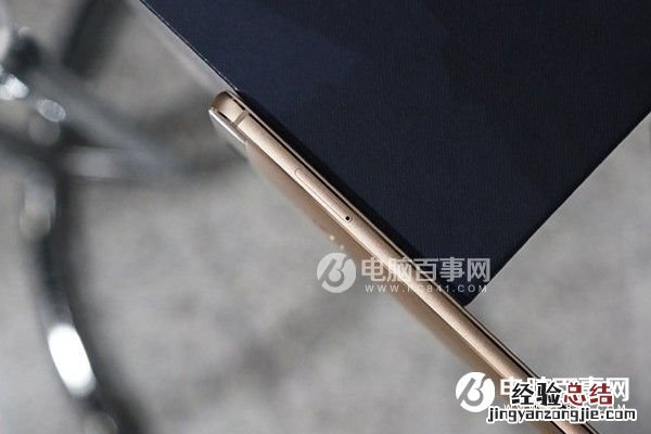 荣耀V8怎么装卡 荣耀V8手机SIM卡安装教程